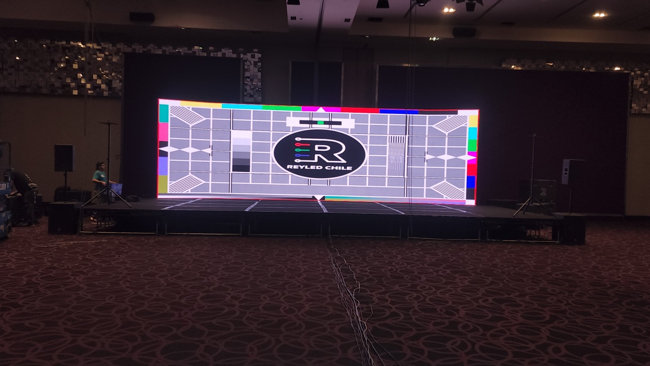 Pantalla LED de gran formato instalada en un evento